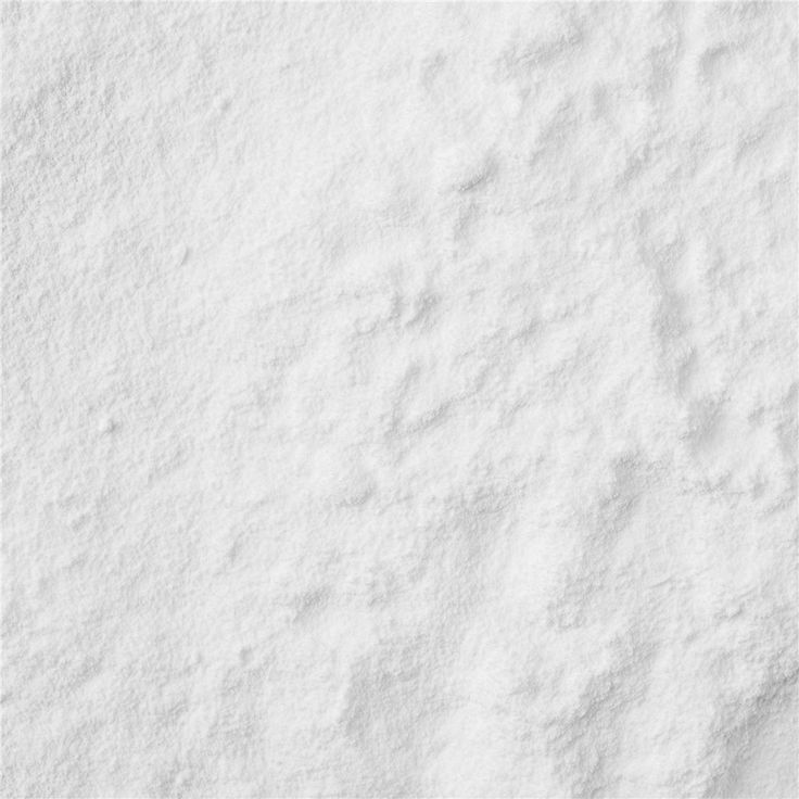 Close-up of non-nano zinc oxide white powder, a mineral ingredient in Mirath Beauty’s natural tallow-based sunscreen, providing broad-spectrum UVA and UVB protection and safe for sensitive skin.