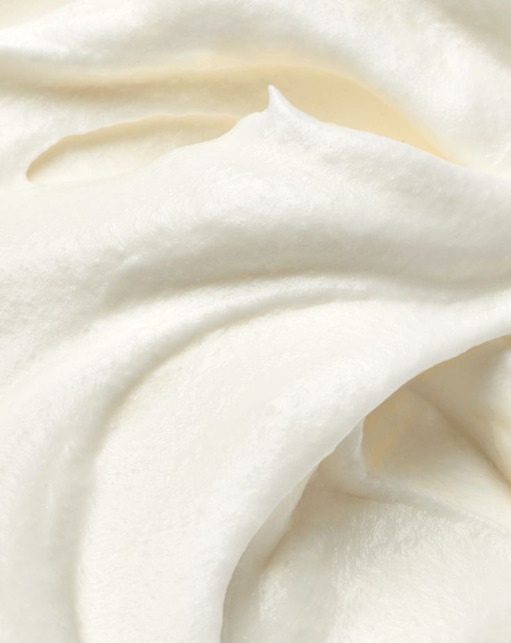 creamy texture of grass fed tallow cream by mirath beauty in Lebanon, lightweight and fast-absorbing for deep skin nourishment