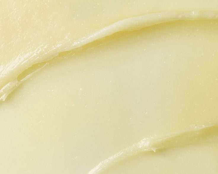 golden balm texture of tallow and frankincense anti-aging cream by mirath beauty in lebanon, deeply nourishing and restorative for skin repair